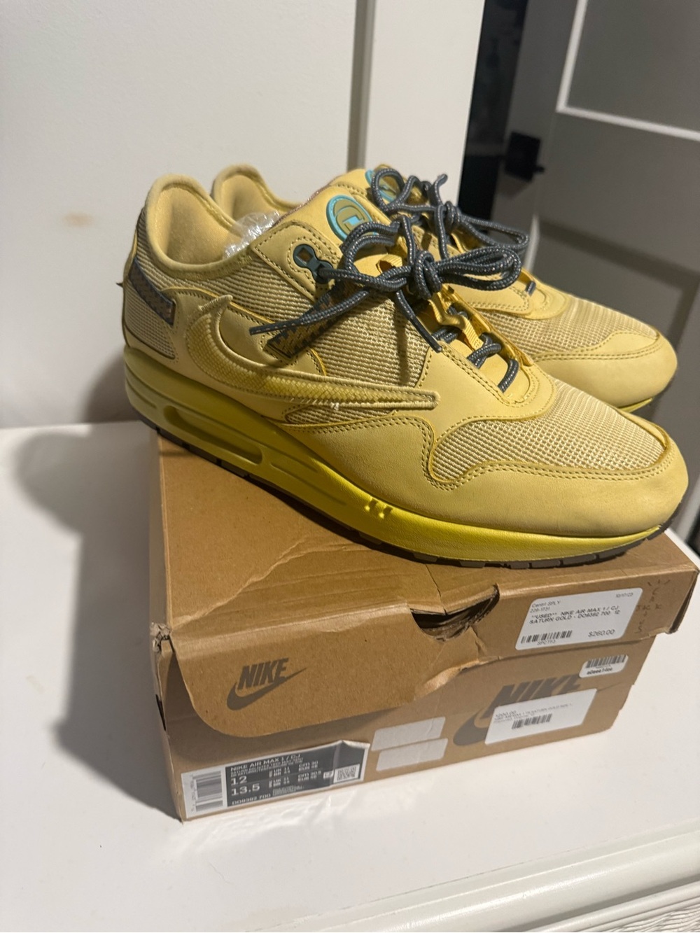 Nike Travis Scott airmax Saturn Gold Low-Top Nee Size 12 in box